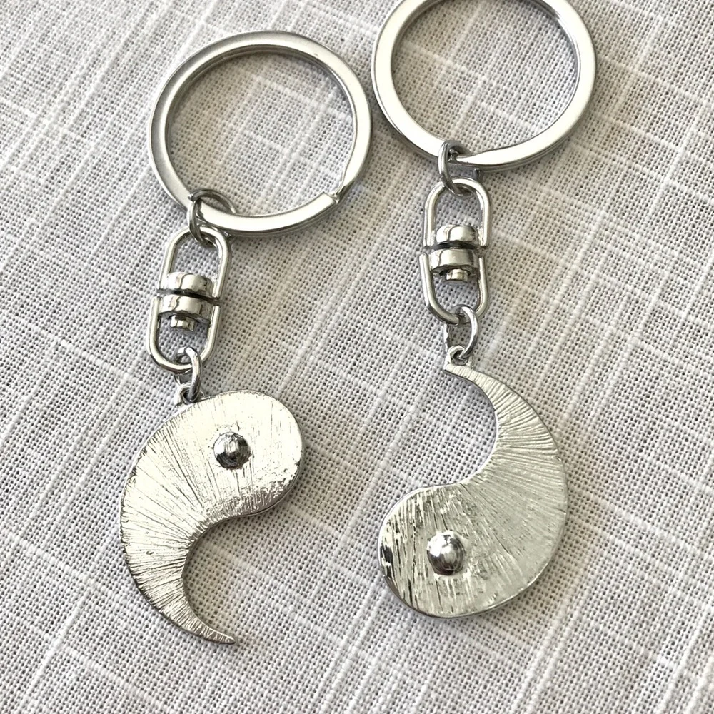🌻3/$15🌻Yin Yang Keychain Set Couples Besties NEW🌻3/$15 - Picture 4 of 4
